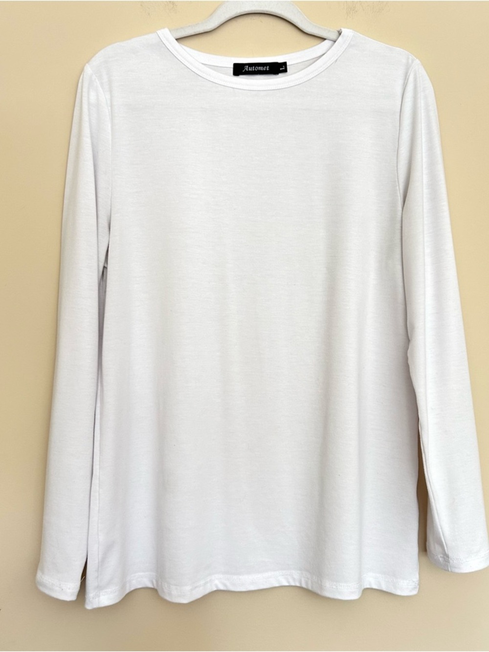 Automet Women’s White Long-Sleeve Crewneck Top